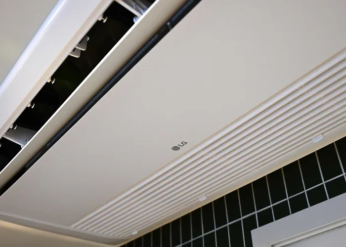 Rio Hotel-hoegi Station, Subway Line 1 *