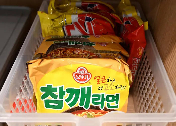 Rio Hotel-hoegi Station, Subway Line 1 ホテル *